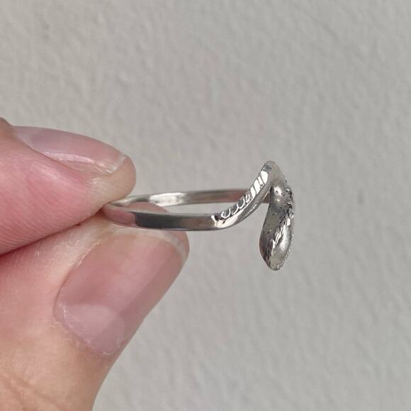 925 Sterling Silver Wavy Swirl Twist Ring Minimalist Band Etched Women's Size 7 - Picture 2 of 5